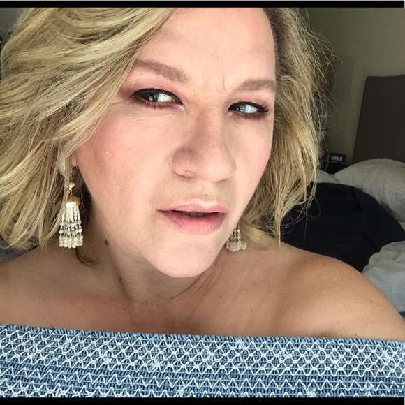 Meet your Posher, Zandra Yvonne - Picture 2 of 2